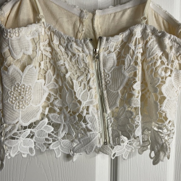 white embroidered crop top - Picture 2 of 4